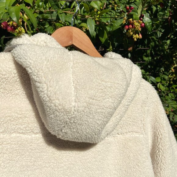 The North Face Jackets & Coats The North Face Cream Sherpa Kangaroo